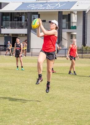 Chloe Leighton signs on for 2022